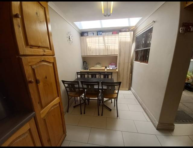 4 BEDROOM HOUSE FOR SALE IN STRANDFONTEIN
